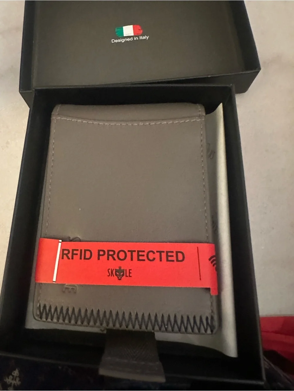 Elle Black Bi-Fold Key & Card Holder with Red Accent